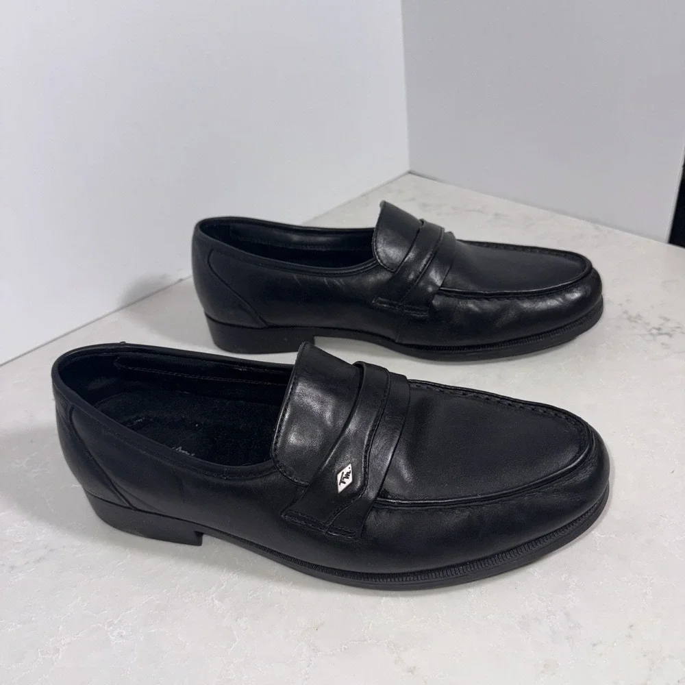 Thom McAn Men's Black Loafer Shoes- Size 11 Wide  EXCELLENT
